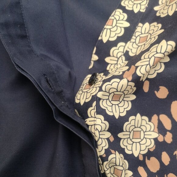 Chico's No Iron Chic Stretch Ladies Size 1 (US - 8) Navy Tan Cream Long Shirt - Picture 9 of 13